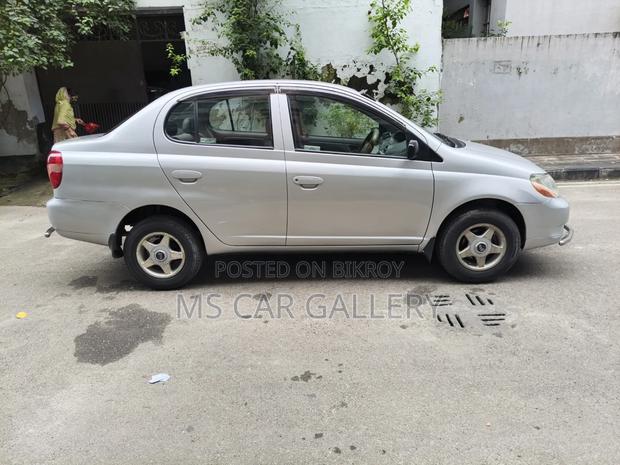 Toyota Platz 2001 Silver