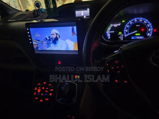 Toyota Noah 1.8 FWD Hybrid (7 seater) 2014
