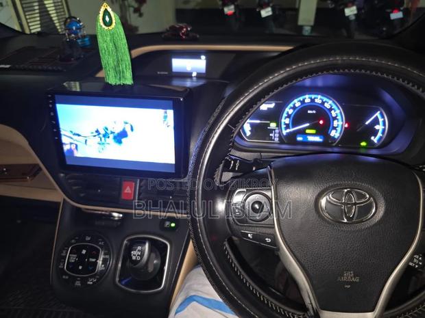 Toyota Noah 1.8 FWD Hybrid (7 seater) 2014