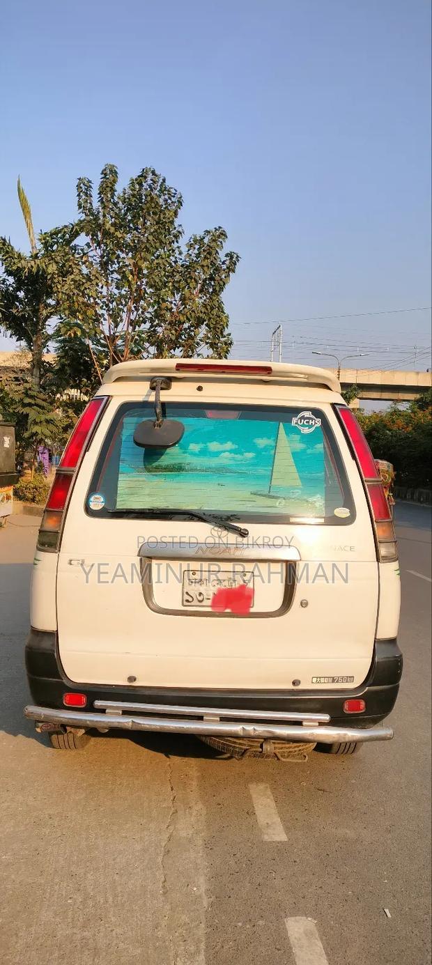 Toyota Noah 2.0 FWD (8 Seater) 2005 White