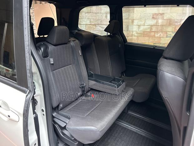Toyota Noah SG PKG PEARL / 2022