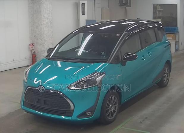 Toyota Sienta . 2020