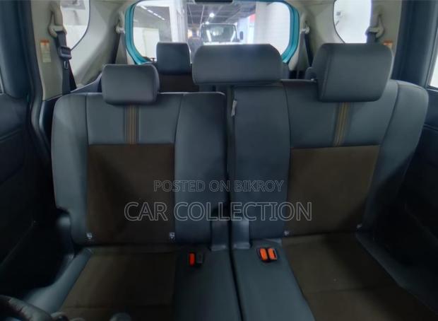 Toyota Sienta . 2020