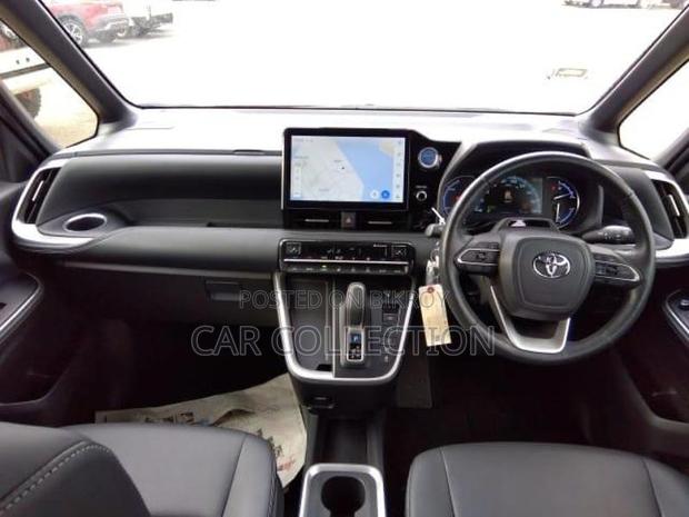 Toyota Voxy S-G 2022