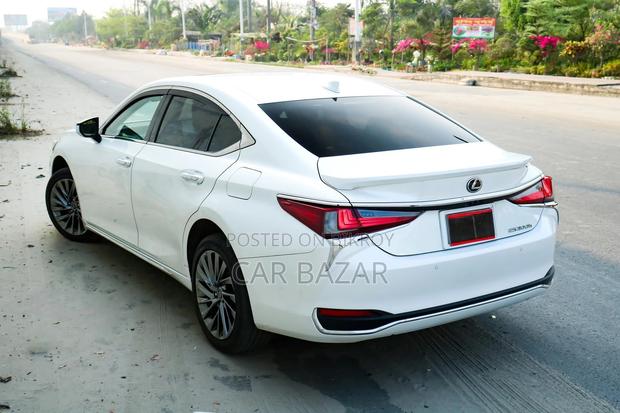Lexus ES 300H LUXURY S CLASS 2023