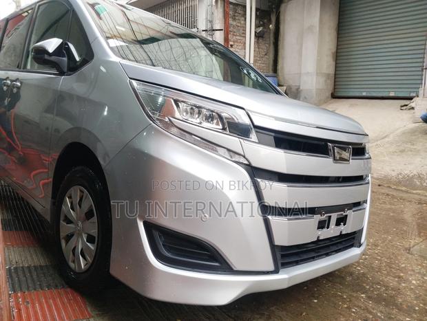 Toyota Noah NON HYBRID PACAGE 2021