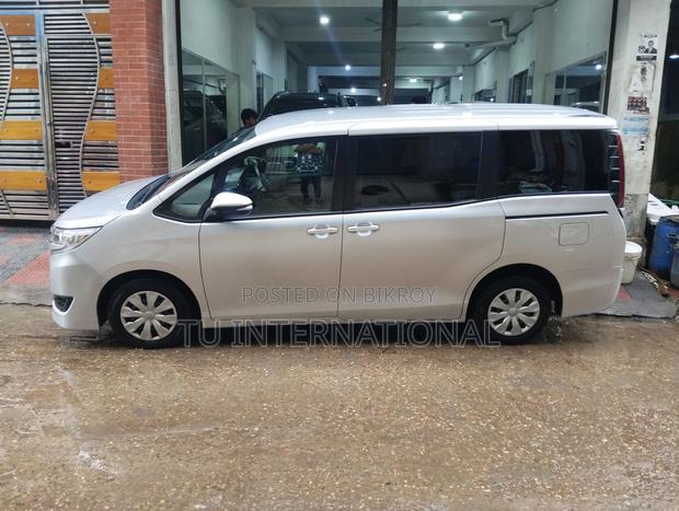 Toyota Noah NON HYBRID PACAGE 2021