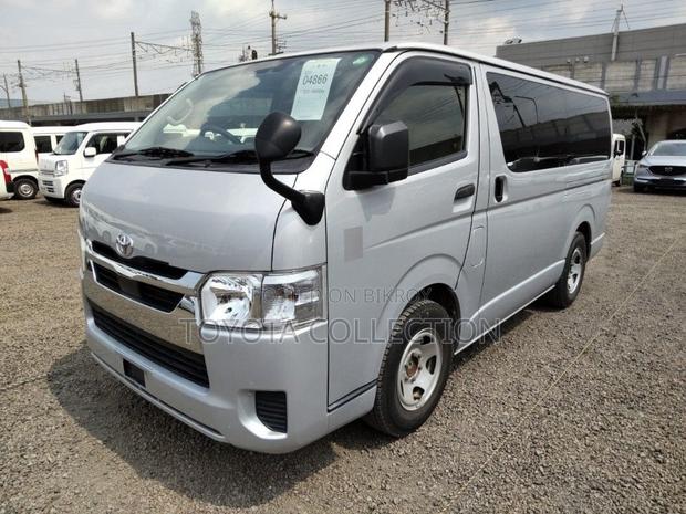 Toyota Hiace GL DUAL AC ORIGINAL 2020