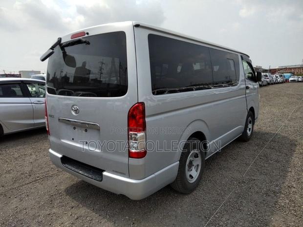 Toyota Hiace GL DUAL AC ORIGINAL 2020