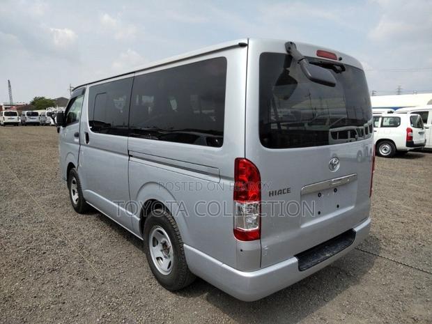 Toyota Hiace GL DUAL AC ORIGINAL 2020