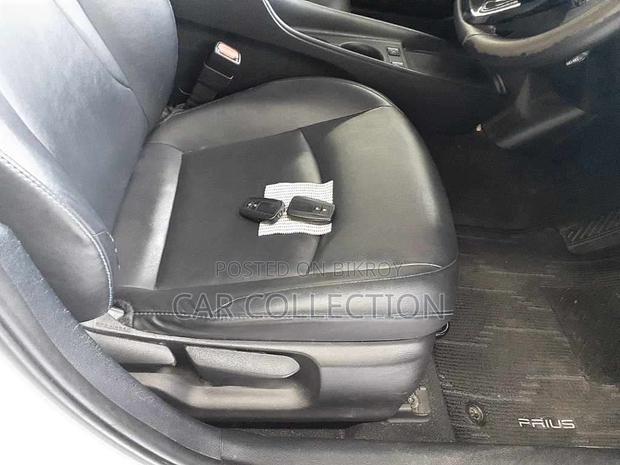 Toyota Prius S Touring selection 2020