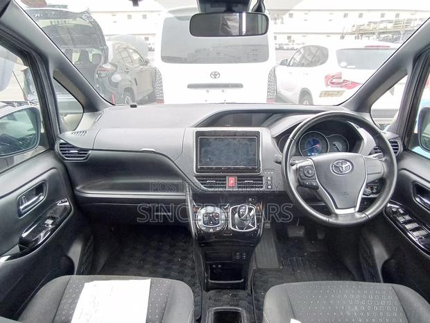 Toyota Noah G PKG HYB 2021
