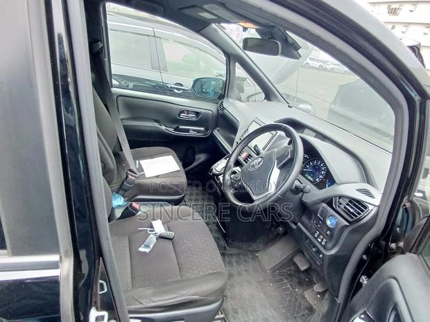 Toyota Noah G PKG HYB 2021