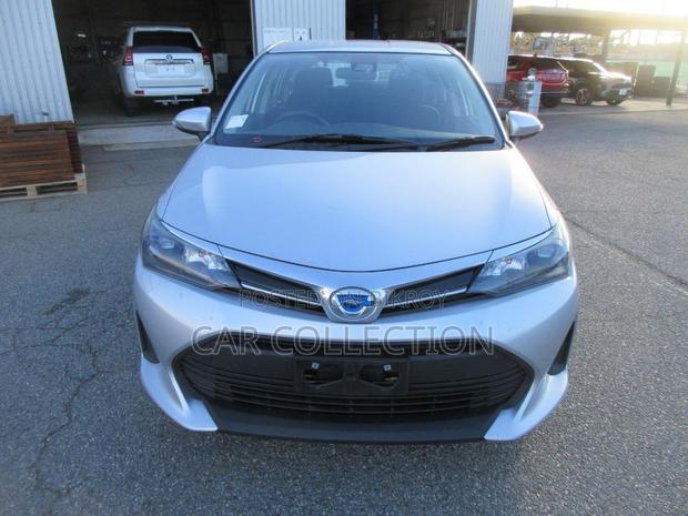 Toyota Fielder Ex Hybrid Silver 2022