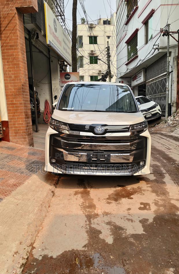 Toyota Noah HV PUSH 2 DOOR POWER 2022