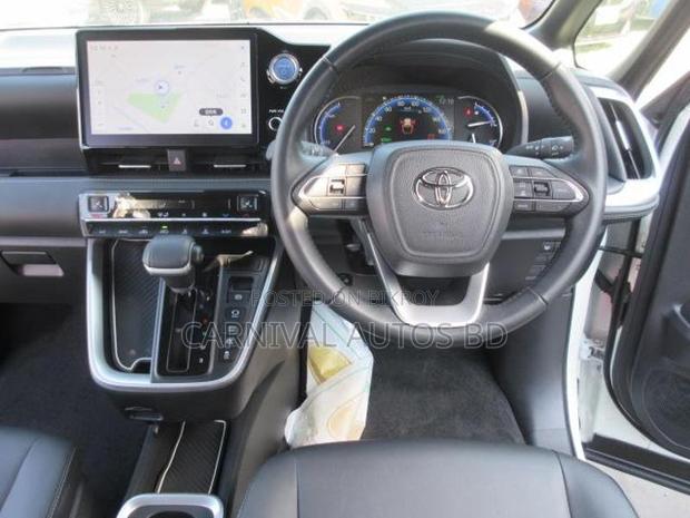 Toyota Noah SZ Hybrid 2022