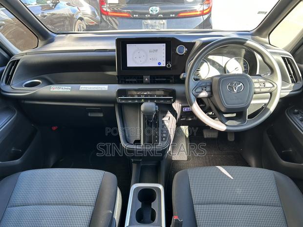 Toyota Noah X HYB 62000KM 2020