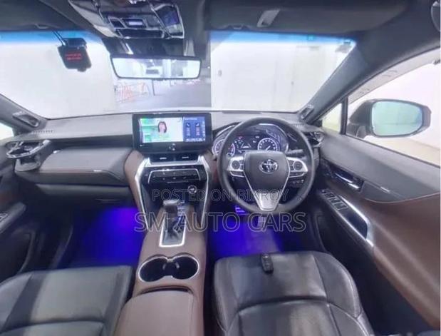 Toyota Harrier Non Hybrid Z Pearl 2021
