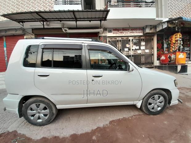 Nissan Cube . 2002