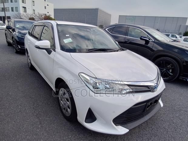 Toyota Fielder Ex Hybrid White 2021