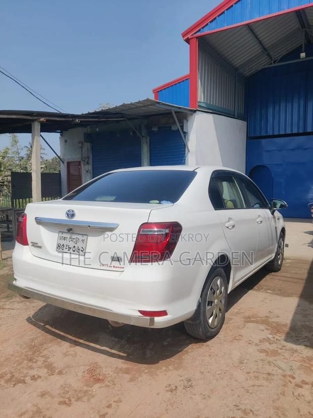 Toyota Axio . 2015