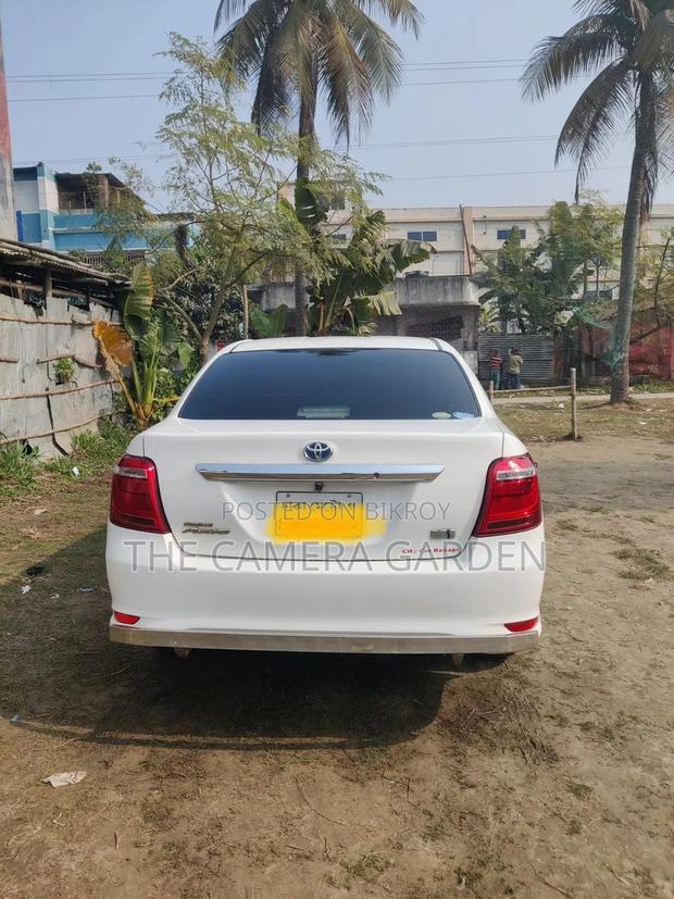 Toyota Axio . 2015