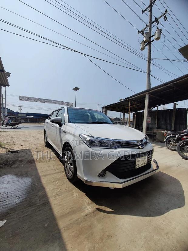 Toyota Axio . 2015