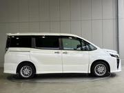 Toyota Voxy ZS Keramike hybrid 2020 for sale