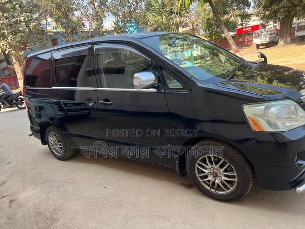 Toyota Noah x 2004
