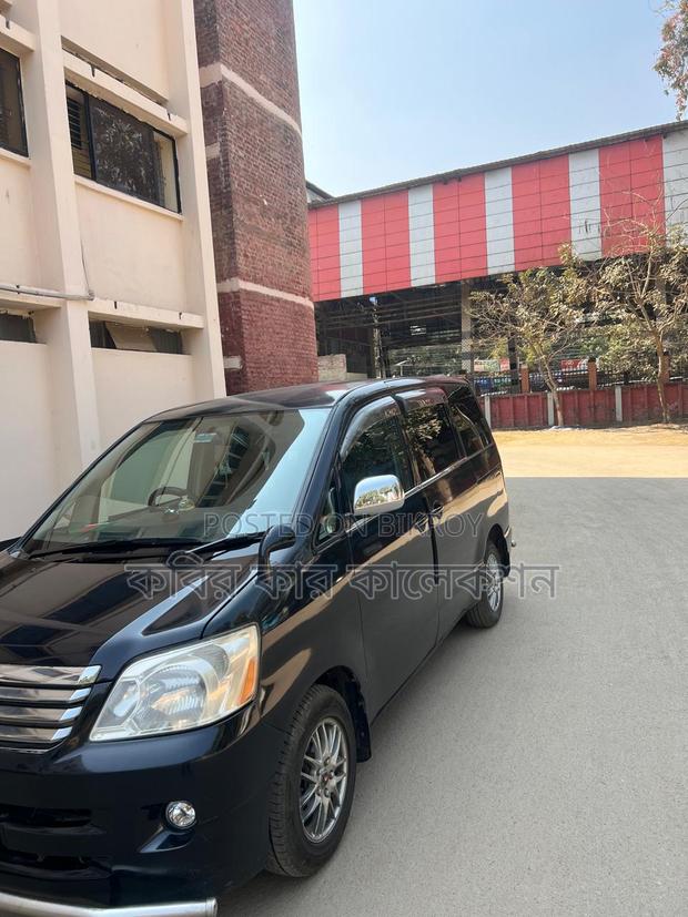 Toyota Noah x 2004