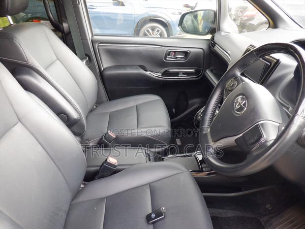 Toyota Esquire GI , HYBRID 2021