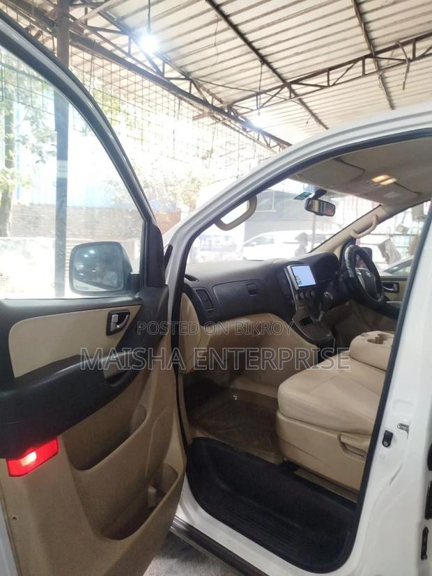 Hyundai H1 Microbus 2012