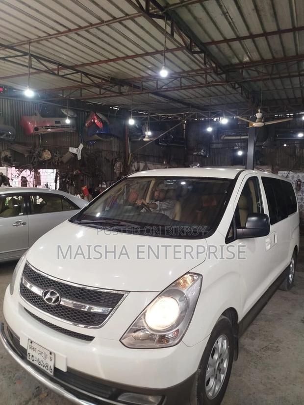 Hyundai H1 Microbus 2012