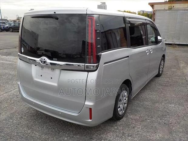Toyota Noah X LED 2020