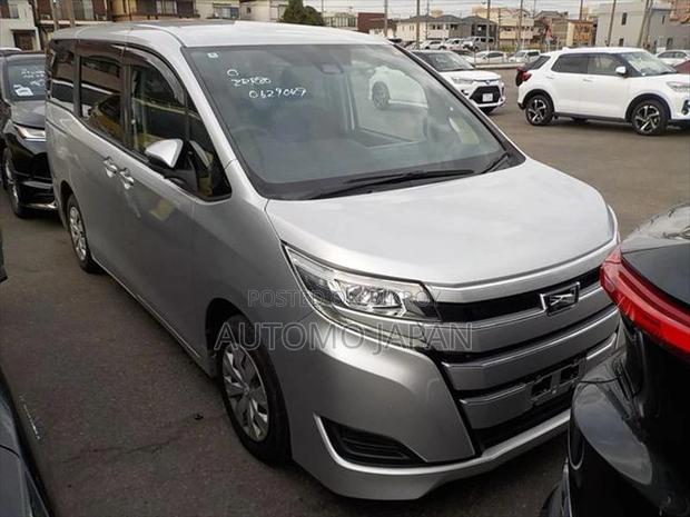 Toyota Noah X LED 2020