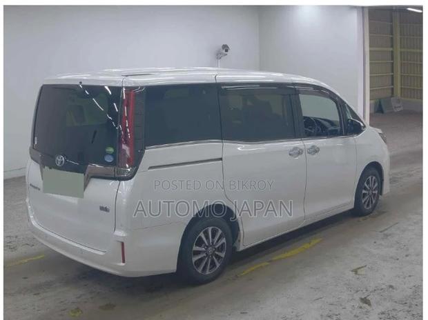 Toyota Esquire GI Premium 2020