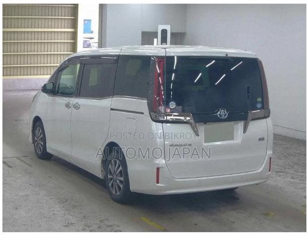 Toyota Esquire GI Premium 2020