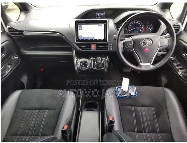 Toyota Esquire GI Premium 2020
