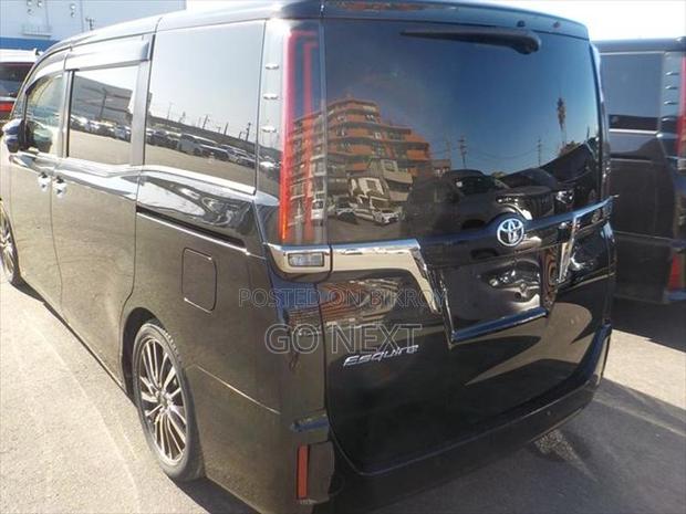 Toyota Esquire GI Premium 2021