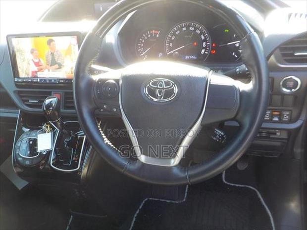 Toyota Esquire GI Premium 2021