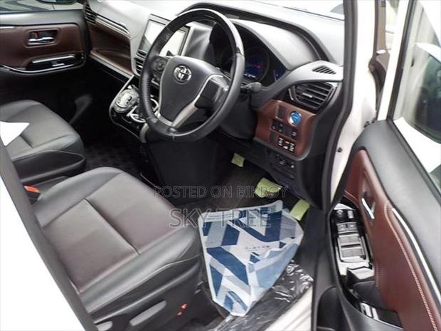 Toyota Esquire Gi pkg. 2020