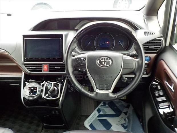 Toyota Esquire Gi pkg. 2020