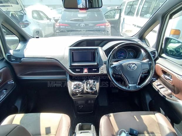 Toyota Esquire GI PREMIUM & LEATHER 2020