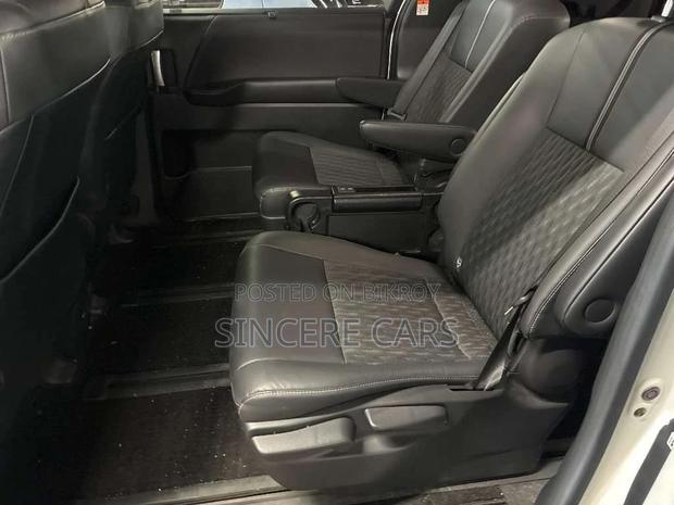Toyota Noah SZ HYB WITH FOOTSTEP 2023