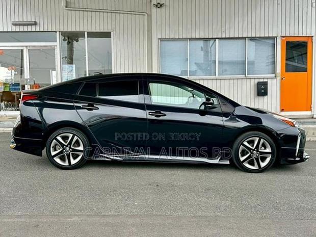 Toyota Prius a PREMIUM TOURING 2021