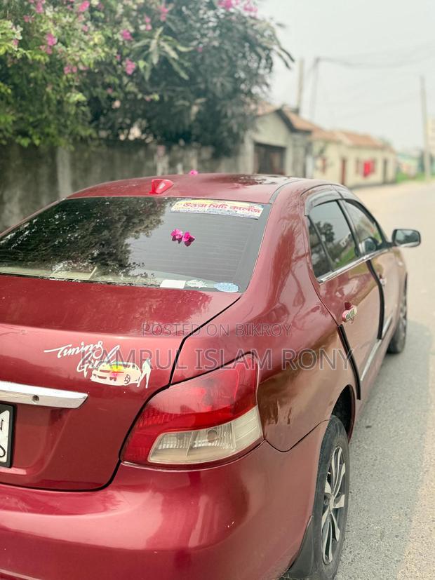 Toyota Belta . 2006