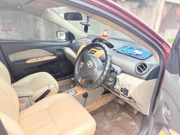 Toyota Belta . 2006
