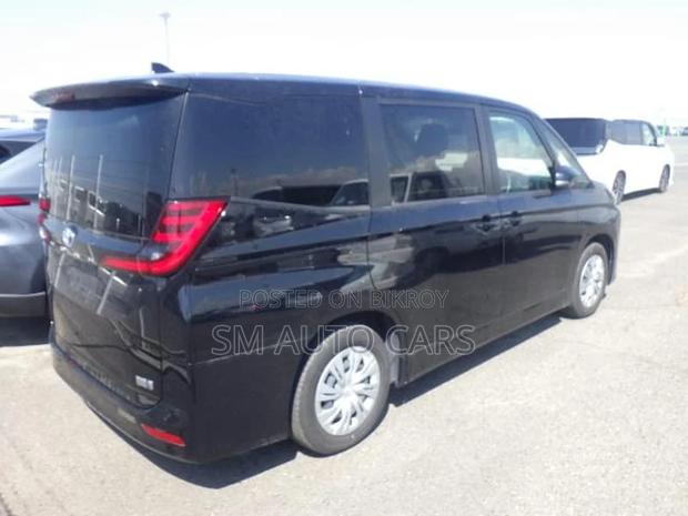 Toyota Noah Hybrid X New Shape 2022