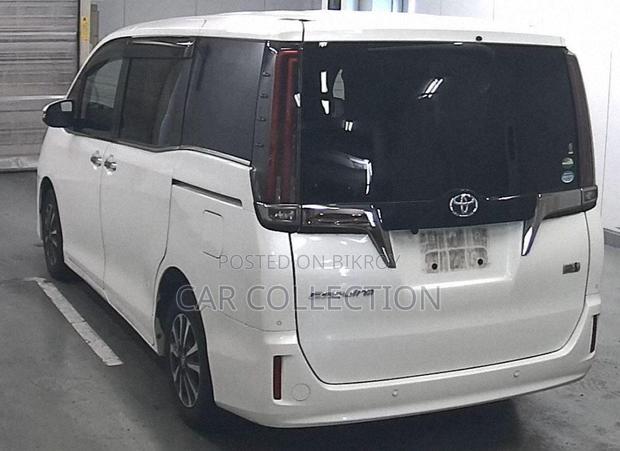 Toyota Esquire 2020