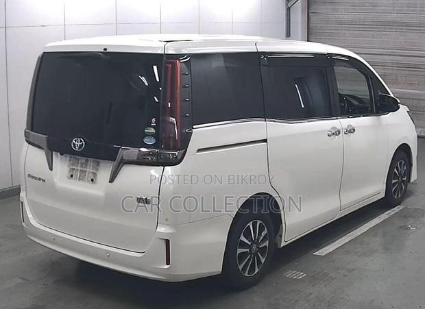 Toyota Esquire 2020